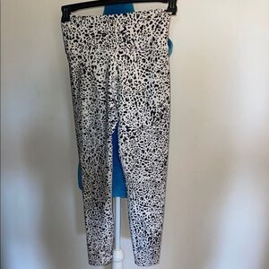 Balance Collection Black and White Patterned Leggings